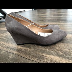 NWT Super cute grey wedges
